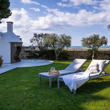 Garden With Sea View 10m From Hébergement de vacances La Caletta